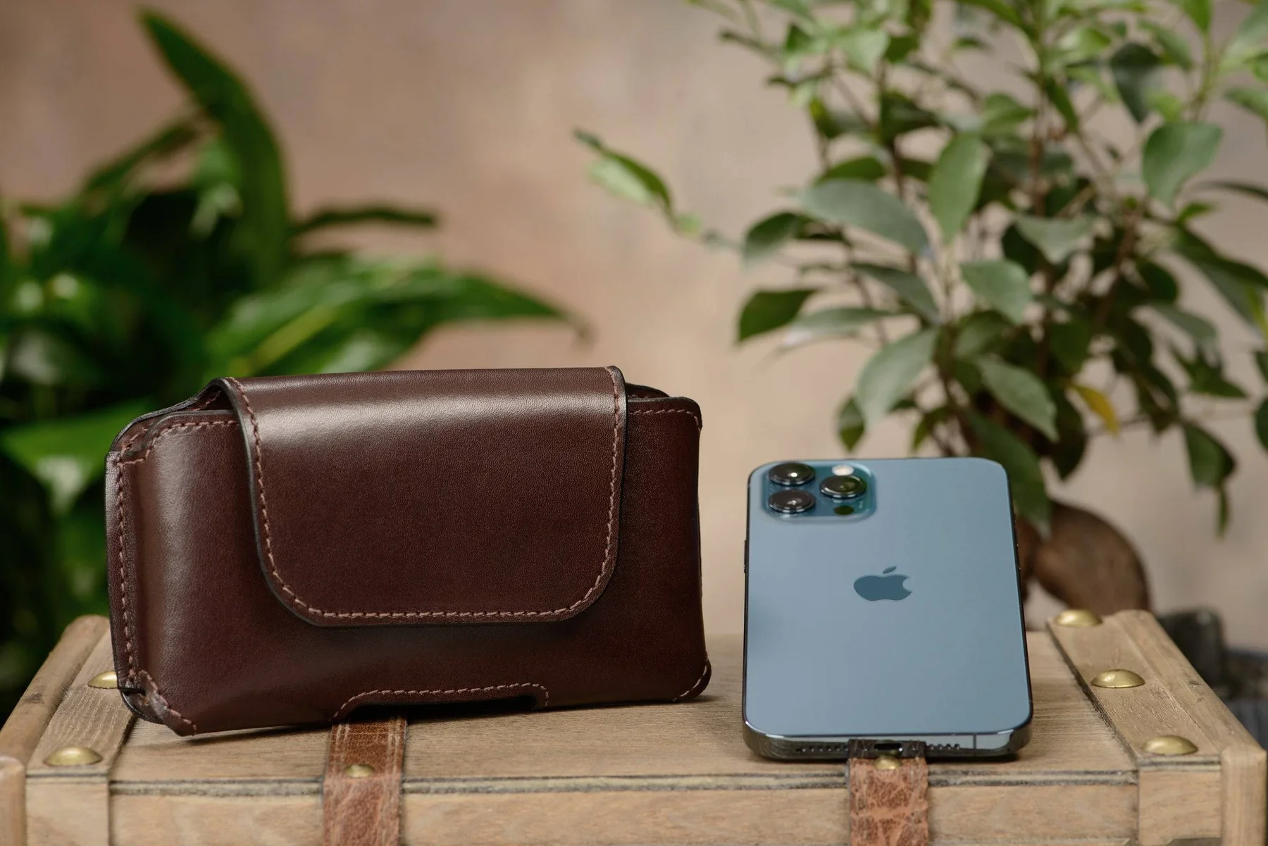Brown Deluxe Leather Horizontal Cellphone Holster Case